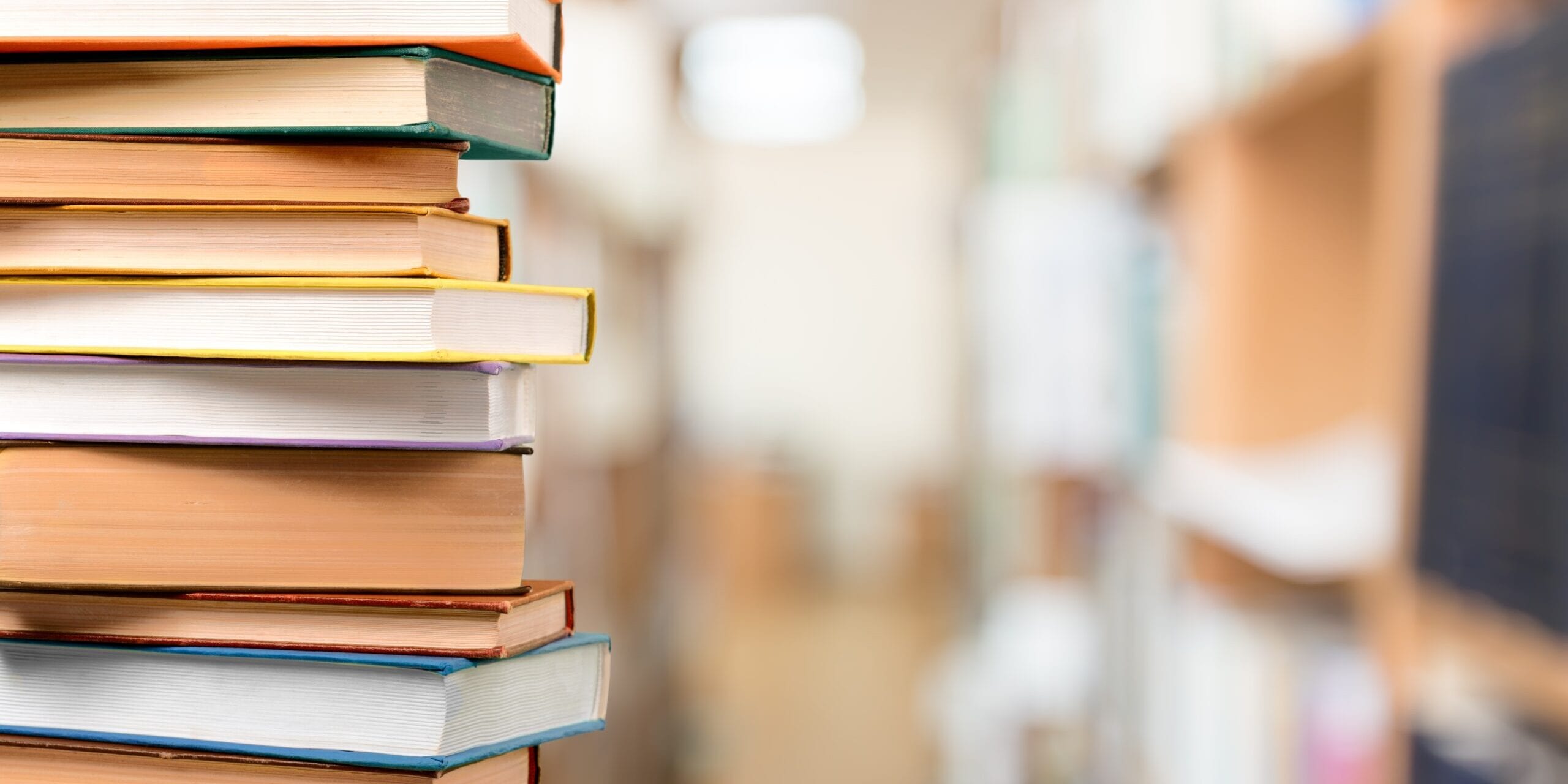 Books, studying, scripture. Consulta las impugnaciones del examen EIR 2020-2021