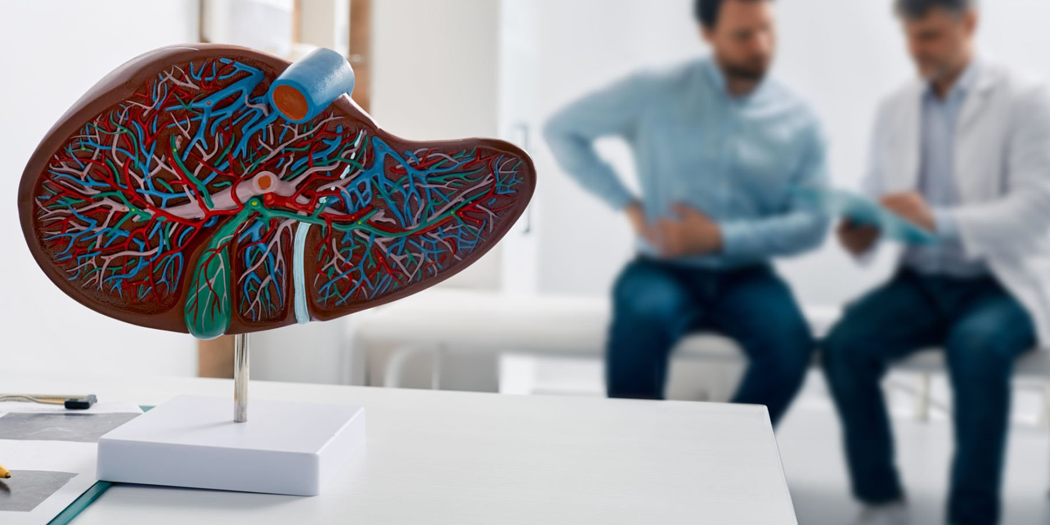 Aprende sobre los síntomas y tratamiento de la hepatitis en el día mundial contra la hepatitis.